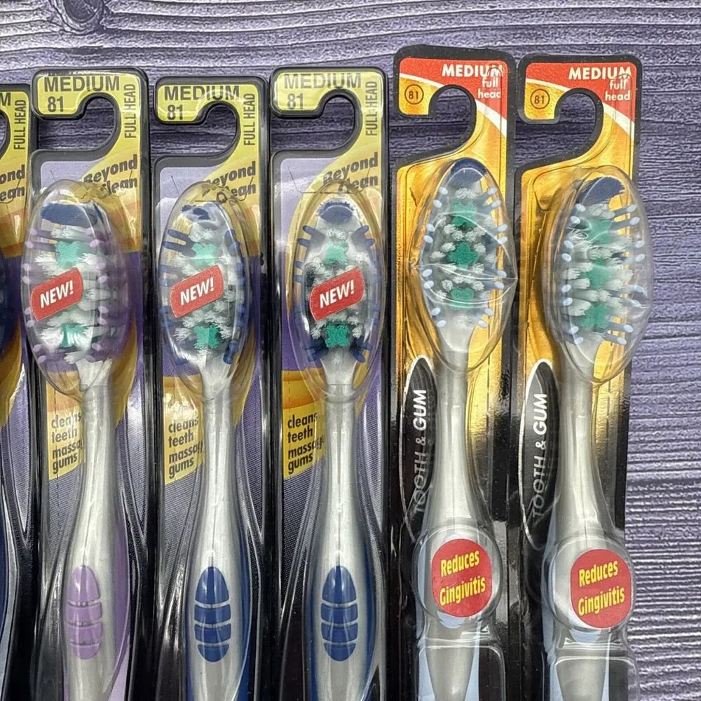 8 LOT Vintage Reach MAX (81) Medium Full Head Beyond Clean Massaging Gums 2002